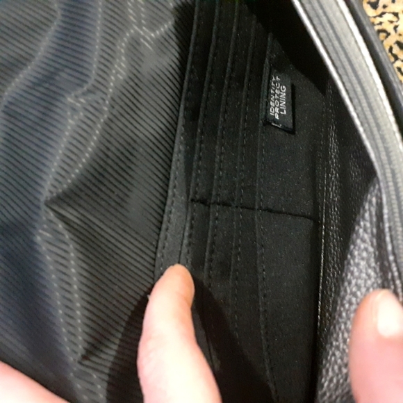 🌈NWT TAHARI WRISTLET - Picture 4 of 13